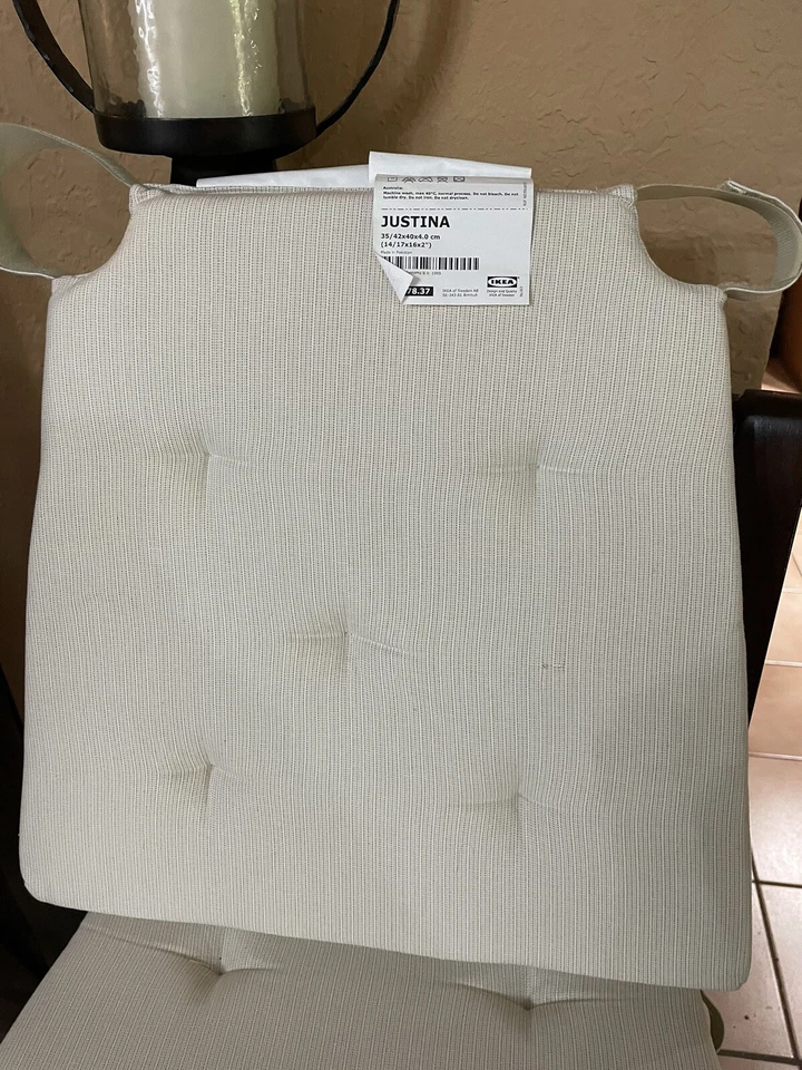 Almohadilla para silla IKEA JUSTINA beige 4 piezas Got Them hace 2 años pero nunca los use Foto 2 de 4