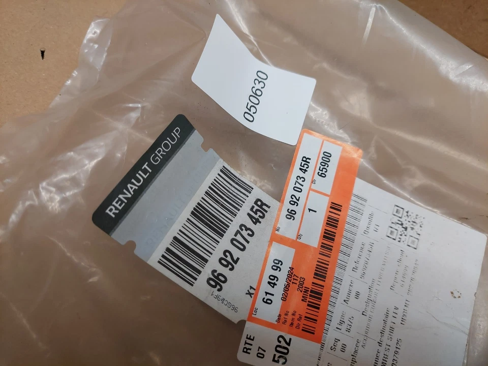 Renault Kadjar Center Console Leather Armrest Lid 969207345R 2019-2023 Genuine - Image 4 of 4