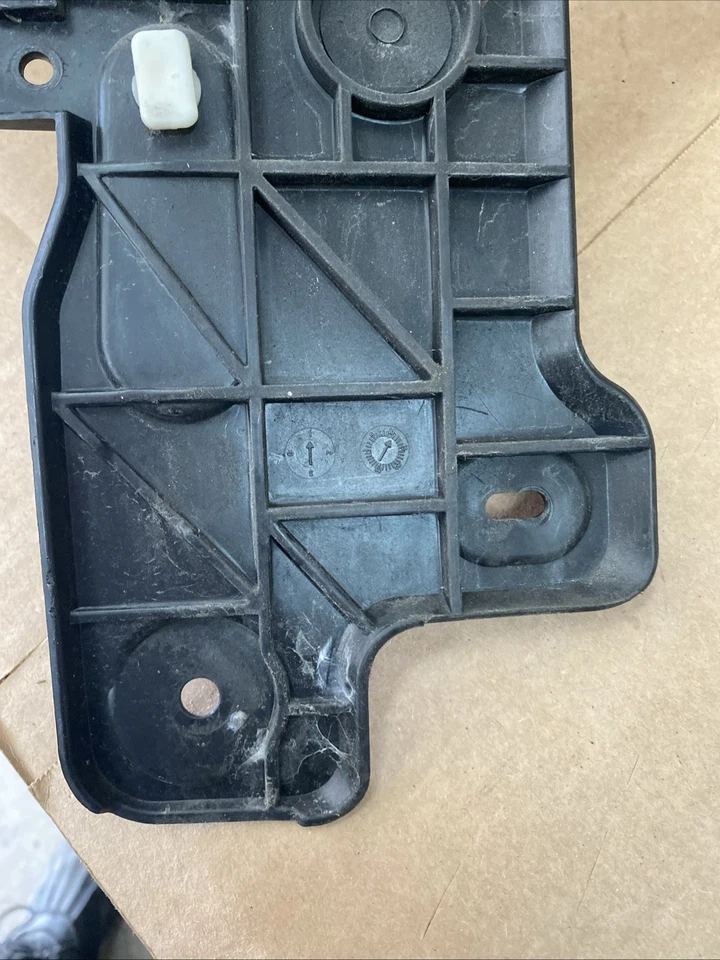 2015 2016 年福特 Transit 250 右后乘客保险杠支架 17A881 0057 — 第 3/4 张图片