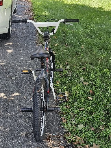 Bicicleta BMX Mongoose Brawler 20 pulgadas - Negra Foto 4 de 4