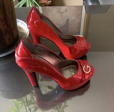 BEAUTIFUL GUESS PLATFORM HEELS SIZE 8.5