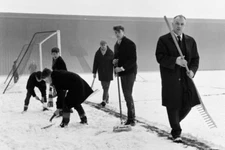 Liverpool Bill Shankly helps to clear the snow from the goal line 1964 4x6 Photo