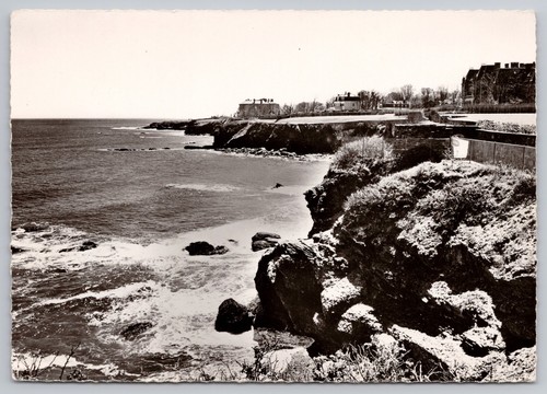 1950s RPPC Newport, RI - The Cliff Walk - Atlantic Coast Continental Postcard