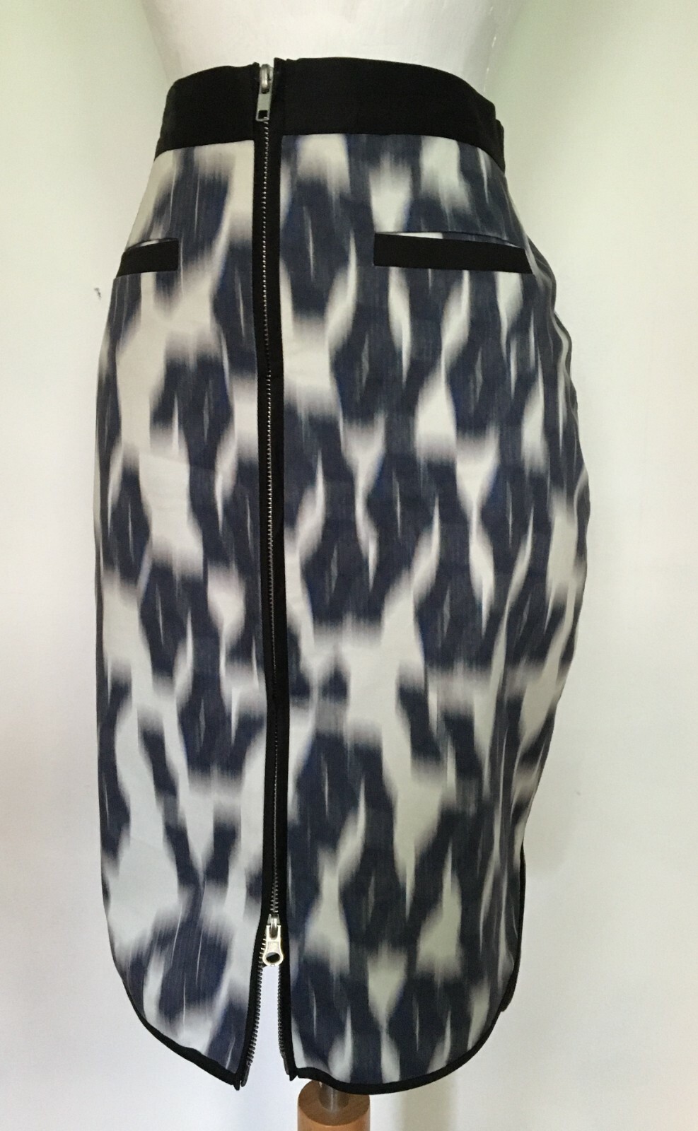 Sexy animal print pencil skirt with black trim and front zip - Size 12-image