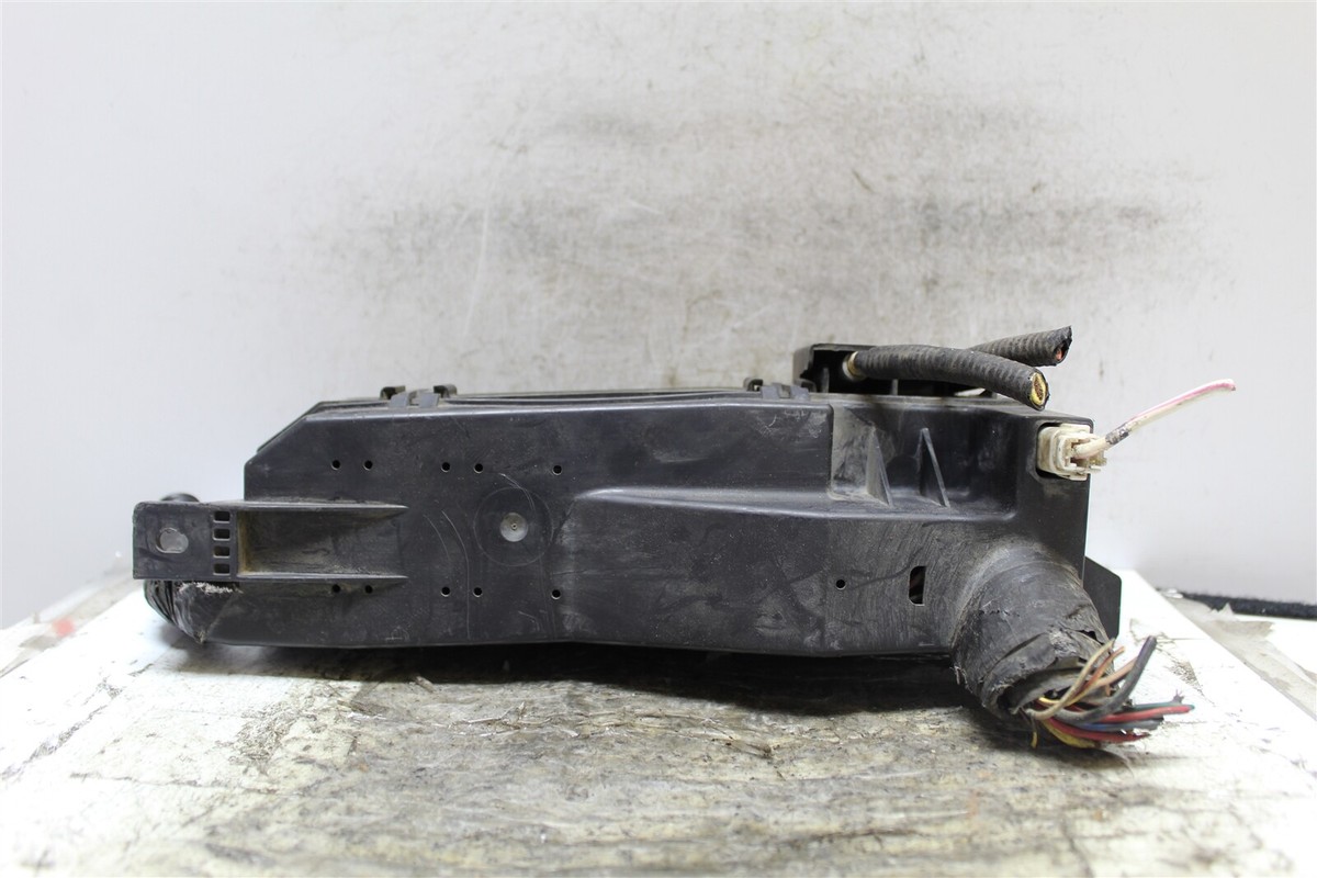 ZZC667010 Mazda Tribute 2005-2006 FuseBox Relay Junction Unit