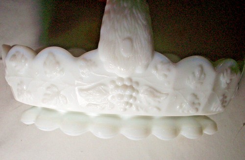 Westmoreland PANELED GRAPE: Split-Handled Oval Basket: Logo: EXC: NR - Picture 4 of 6
