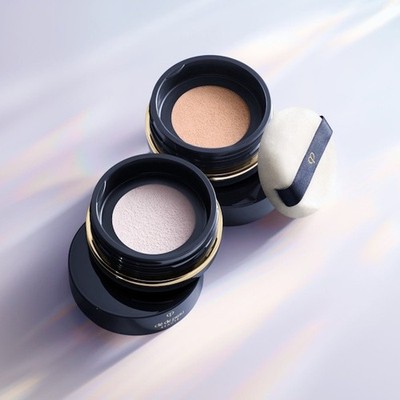 Clé de Peau Beauté Poudre Transparent n M (Small) 2 shades treatment face powder