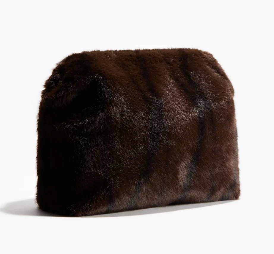 Bolso sin asas grande con diseño de piel mullida marrón oscuro de H&M para mujer - H&M Original Foto 2 de 4