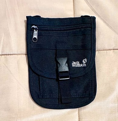 Jack Wolfskin Passport holder/wallet with lots of storage NEW