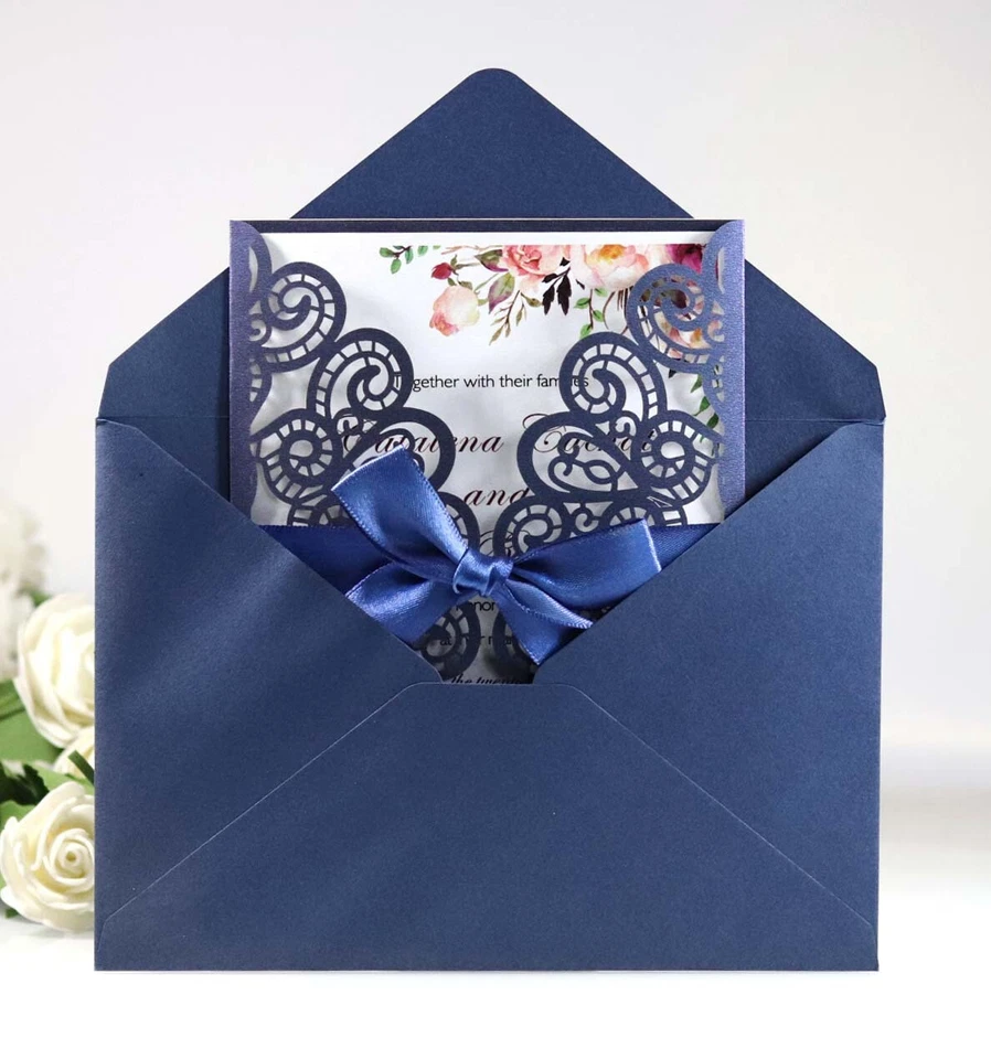 Tarjeta de invitación de negocios de boda con diseño de flor de pavo real cortada con láser con sobres Foto 2 de 4