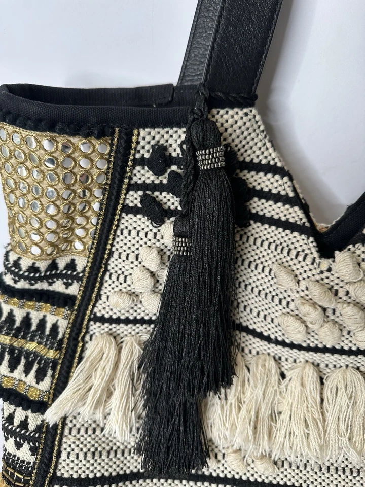 Bolso Hobo de Hombro Sam Edelman Blanco, Negro y Tostado con Flecos para Mujer Boho Hippie Usado en Excelente Condición Foto 2 de 4