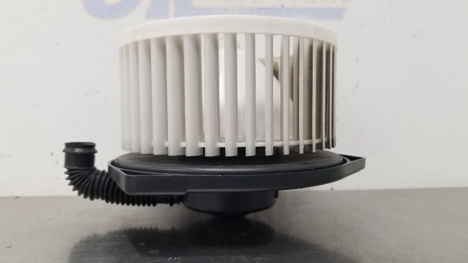 21 NISSAN NV2500 范交流吹风机电机 — 第 4/4 张图片