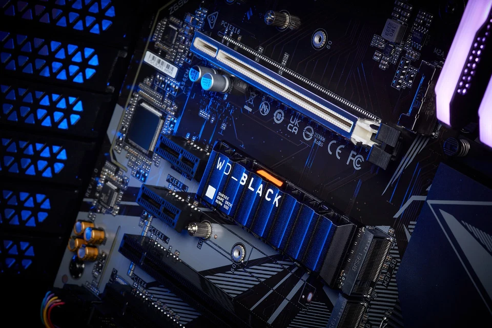 WD_BLACK 2TB SN850X NVMe SSD interno con disipador térmico - WDS200T2XHE-00BCA0 Foto 3 de 4