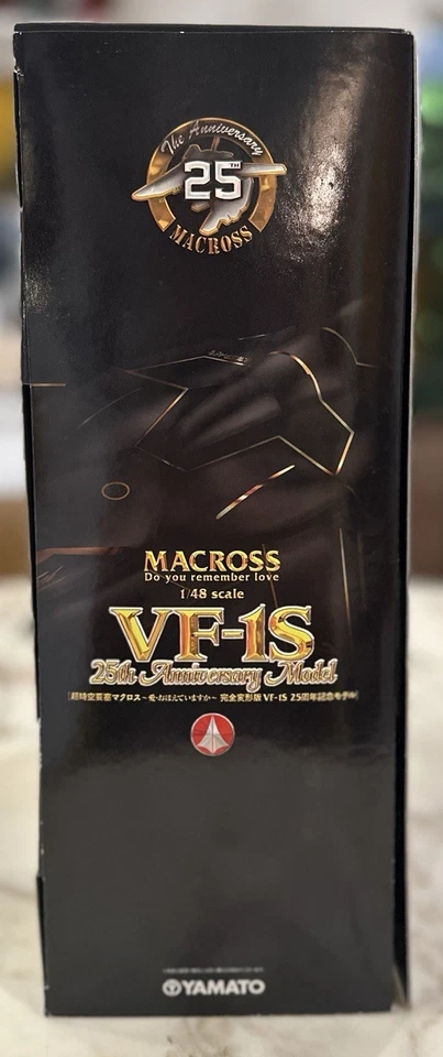 Boneco Macross Yamato VF-1S Valkyrie 1/48 25º aniversário DYRL preto/dourado - Imagem 4 de 4