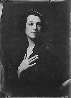 Photo:Mrs James Bush 1919 Portrait Photograph