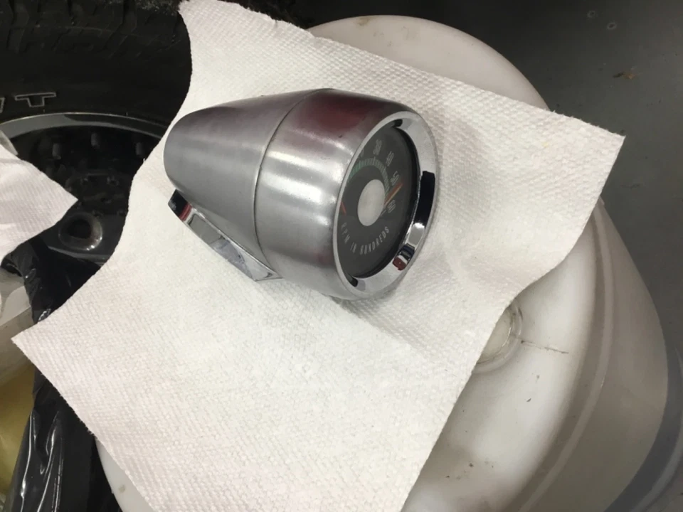 Oldsmobile 1964 1965 1966 F85 or Cutlass 442 Console Tachometer 6411793 Foto 3 de 4