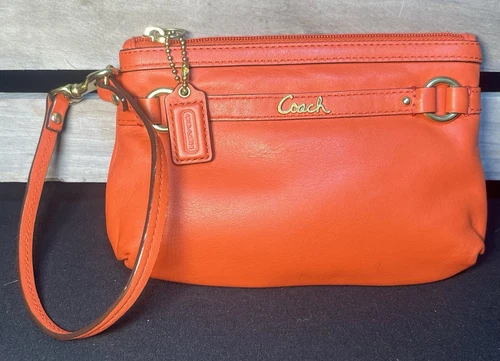Coach Borsa pochette da polso in pelle corallo scuro ferramenta tono oro