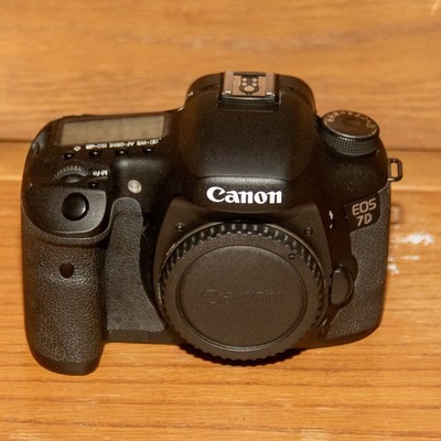 Canon EOS 7D DSLR Body Only w Strap Cap 7D Mark I Tested Working LOW SHUTTER
