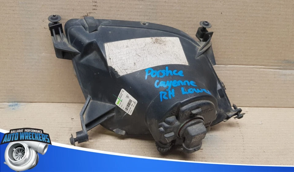 Porsche Cayenne 2006 RHF lower headlight Foglight - image 2 of 4