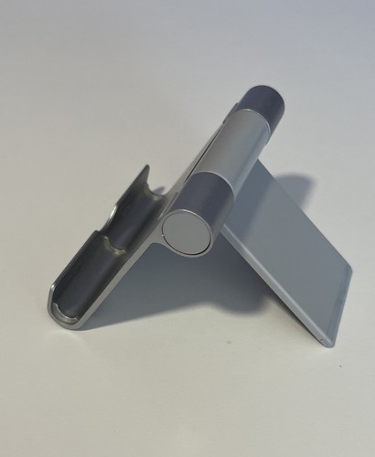 Silbernes Handy-Tablet-Requisite der Marke Anker (passt auf mein iPhone 13) - Bild 5 von 15