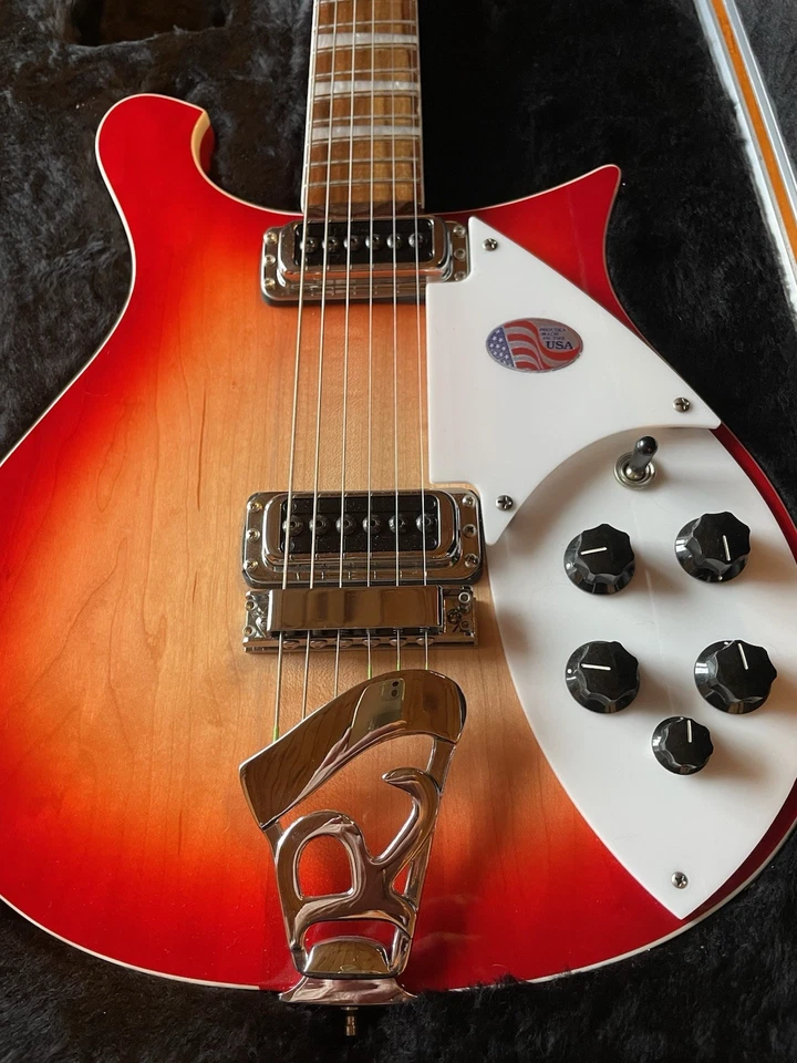 RICKENBACKER 620 FIREGLO 2024 MINT CONDITION NEVER USED - Image 4 of 4