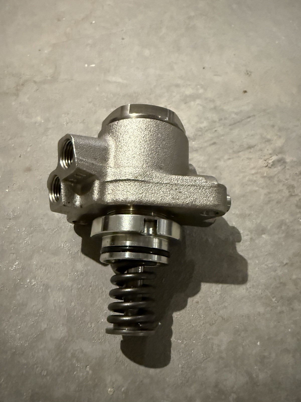 09-13 AUDI R8 5.2L V10 ENGINE MOUNTED HIGH PRESSURE FUEL PUMP 07L127026G