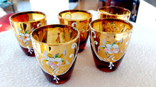 F&uuml;nf Schnapsgl&auml;ser - B&ouml;hmen - Gold und Emalie Auflage - dekorativ - H&ouml;he 5 cm -