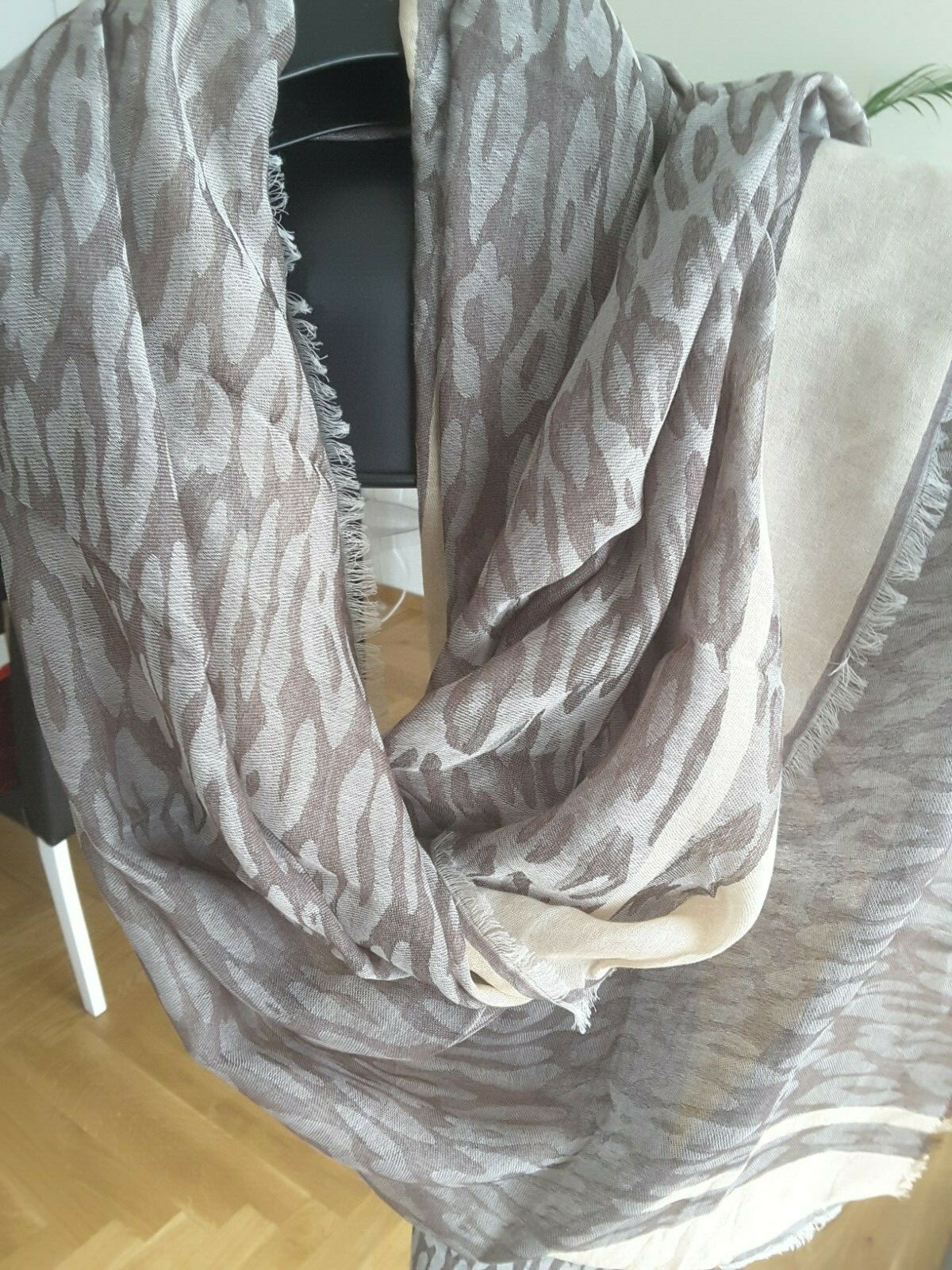 Stylish Animal Print Scarf by LIU JO for a Bold Look-image