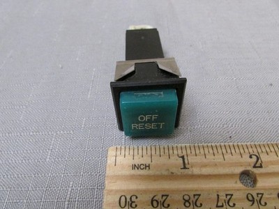 Dialight Pushbutton Switch DPDT Push Button OFF RESET GREEN PN: 554-1221-411