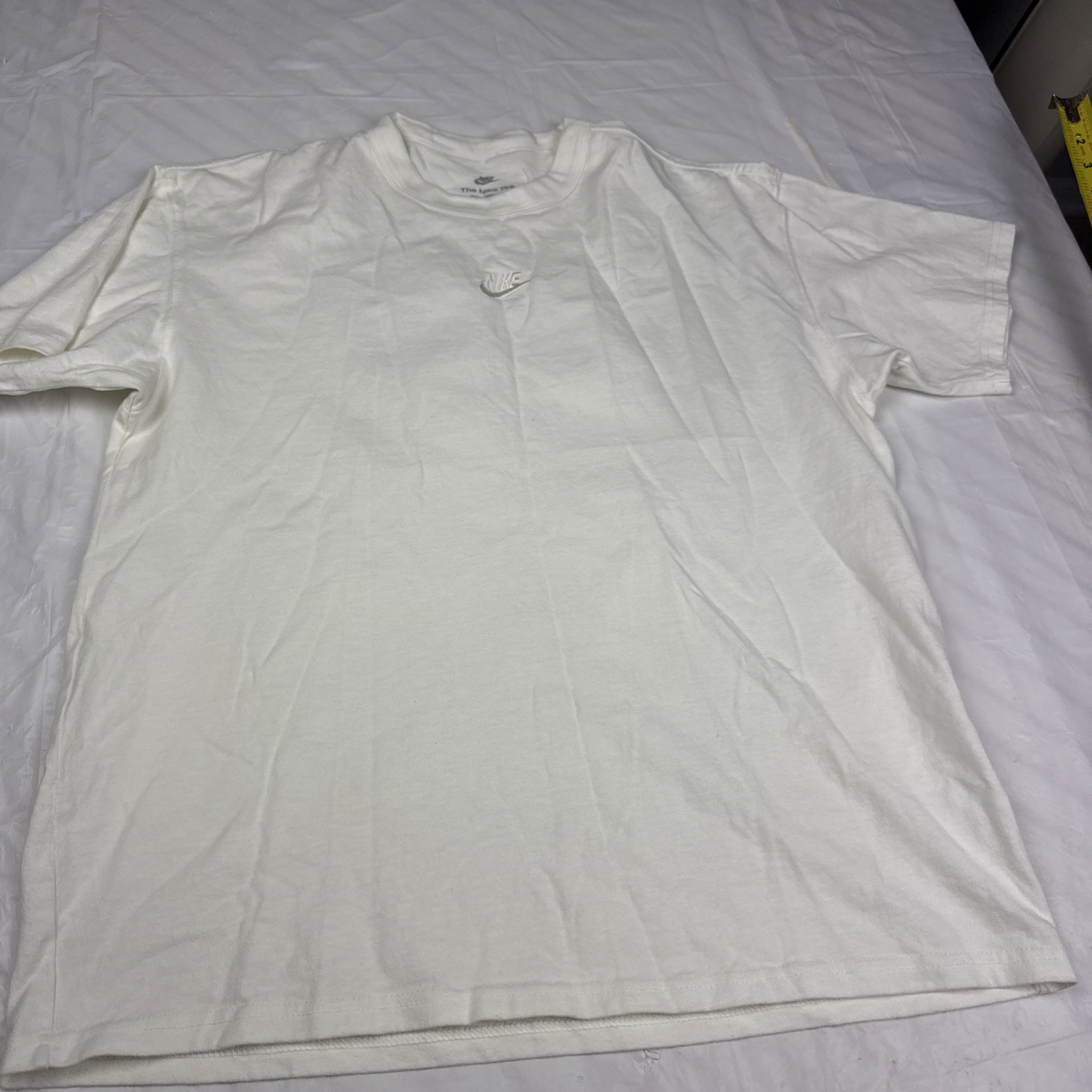 Nike Tee Shirt Mens Medium White Center Swoosh Spell Out Logo Loose Fit Casual
