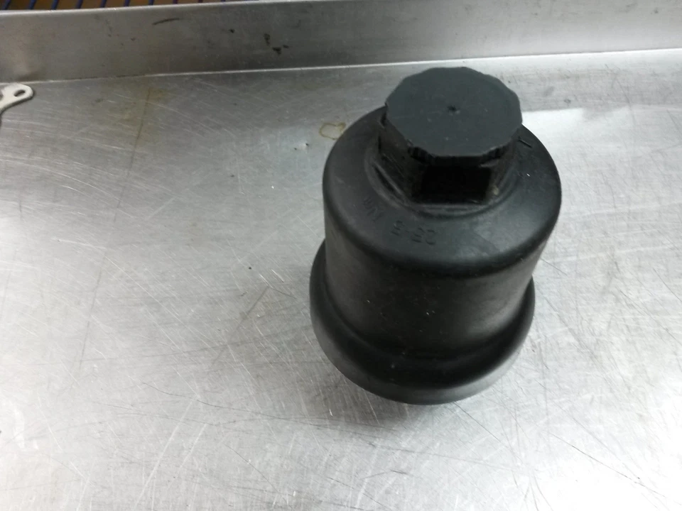 Крышка масляного фильтра для 05–09 Audi A4 quattro 2.0 06D115408A - Изображение 2 из 4