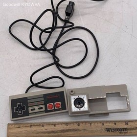 Nintendo NES Console Bundle w/ Controllers Zapper Mario Duck Hunt &ndash; Untested