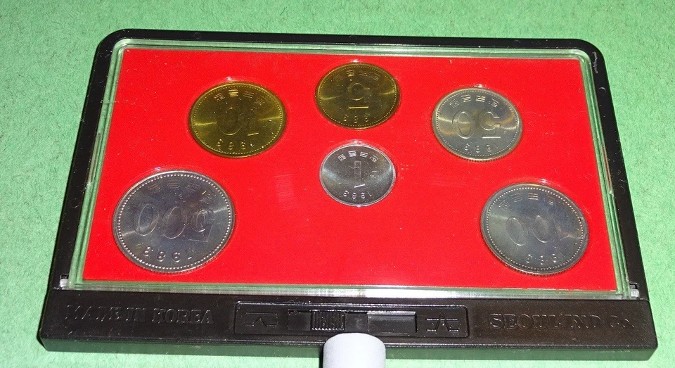 SOUTH KOREA 1983 MINT SET  !!!! - Image 2 of 2