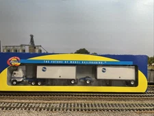 HO Athearn “Motor Cargo” Freightliner & Dolly w/Two 28'' Wedge Trailers NIB