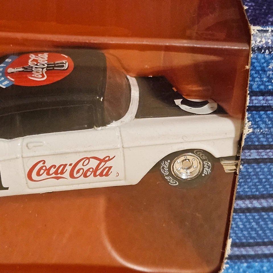 Coca Cola brand toy vehicles " CS-1 Sedan" scala 1:64 "tipo matchbox corgi - Immagine 4 di 4