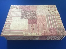  ancienne boîte à couture /ouvrage / tissu imprimé patchwork rose 39 X 29 X 9 cm