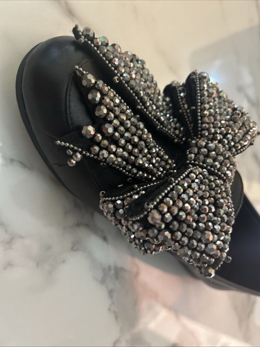 GUCCI Vintage Black Leather Shoes with Pearl & Crystal Bow Embellishments - Picture 6 of 9