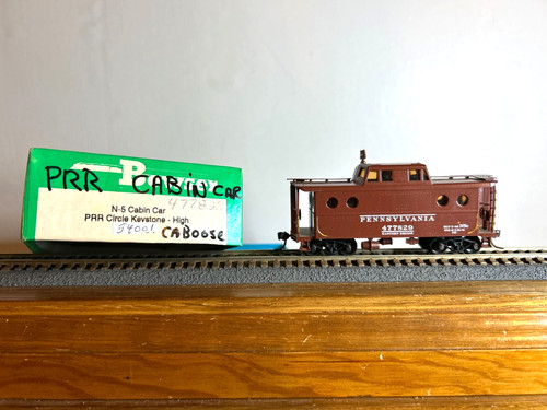 Caboose BOWSER #54001 Pennsylvania N-5c "Old Style" #477829 con Kadees H.O.  1:87 | Zustand: New