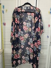 Provalo! Questo spolverino kimino multicolore 1/2 76" tondo poliestere taglie forti usato in ottime condizioni