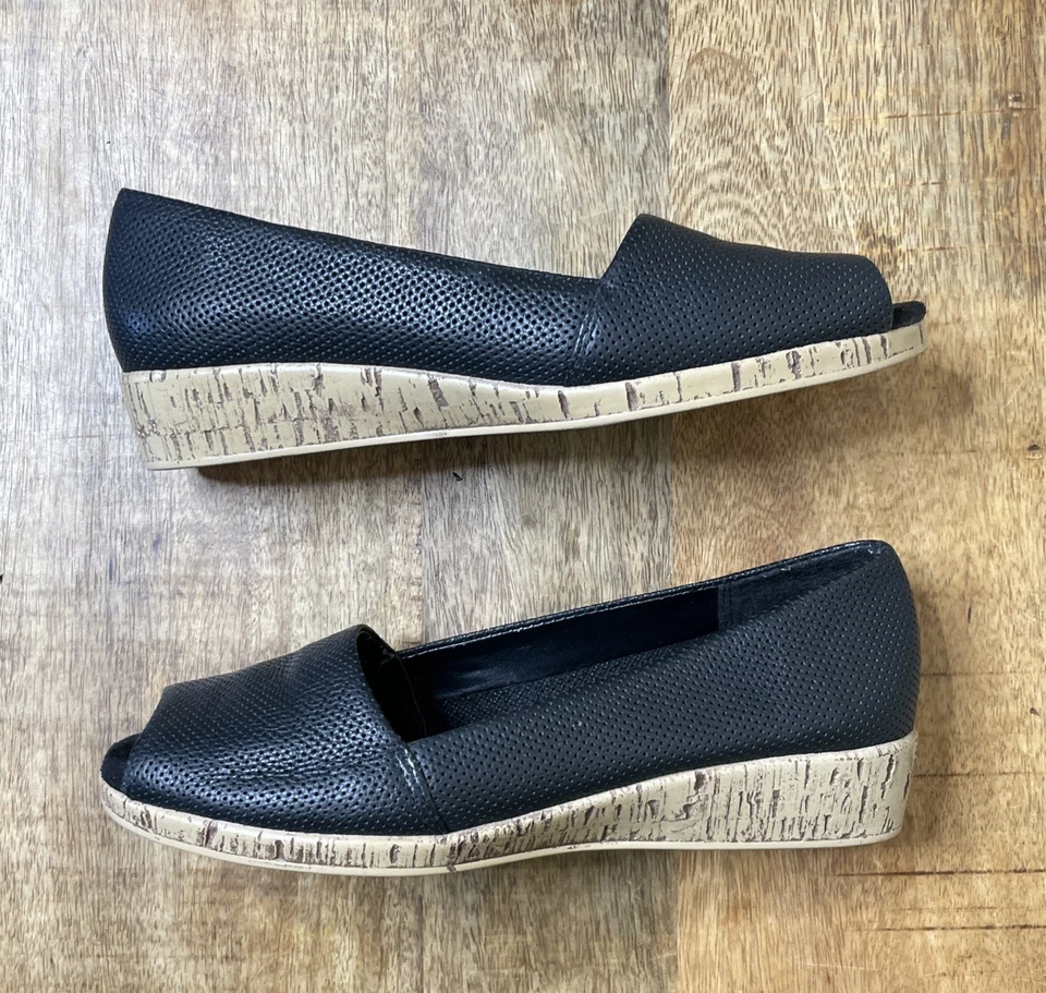 Aerosoles Mujeres Sprig Break Peep-Toe Zapatos de Cuña Negro Cuero Perforado Talla 8.5 Foto 3 de 4