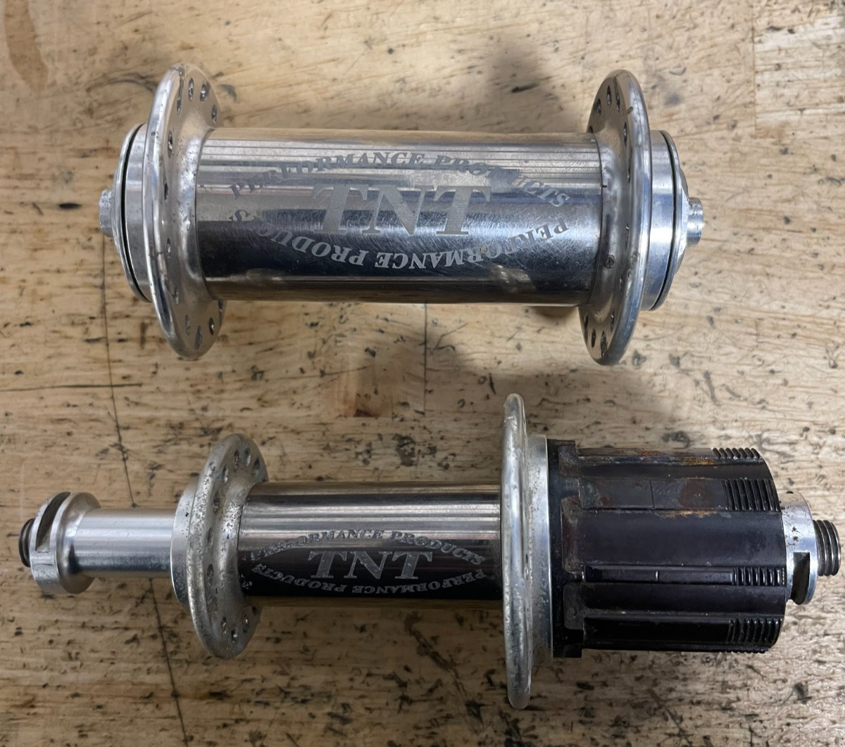 TNT チタン　リアハブ32H 135mm Vintage TNT MTB Hubs QR Ti shell 32H silver 8-speed Shimano non