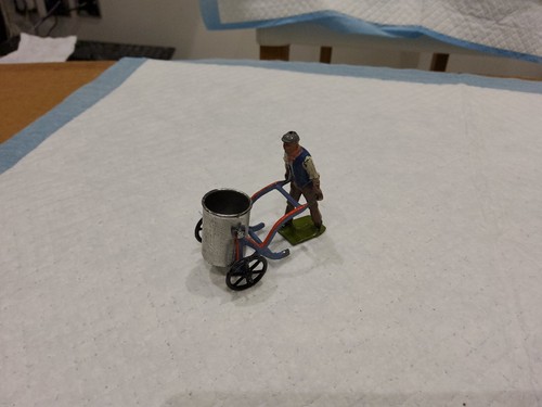 Britains - Home Farm (5034) Man with Tank on Wheeled Carrier