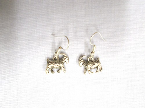 3D FARM ANIMAL GOAT YOGA WILDLIFE SILVER ALLOY DANGLE CHARM PAIR OF EARRINGS