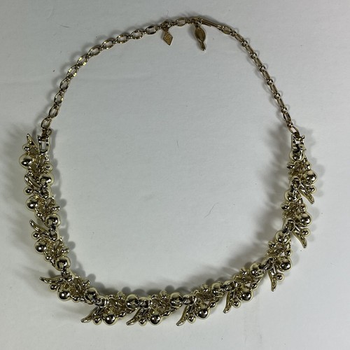 Vintage 1960s Sarah Coventry Jewelry Set - Necklace, Bracelet & Clip Earrings - Picture 5 of 9