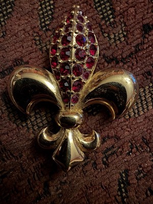 Vintage Signed Swarovski Fluer De Lis Gold Tone Brooch With Red Crystals