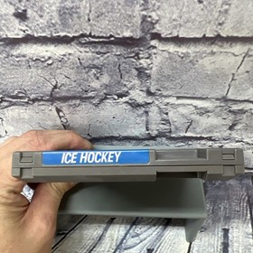Sistema de entretenimiento NES Nintendo Ice Hockey (1988). &iexcl;Funciona muy bien! &iexcl;Aut&eacute;ntico!
