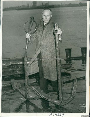 1941 Dr Carroll Francis & Anchors From British Frigate Merlin Boats Photo 7x9