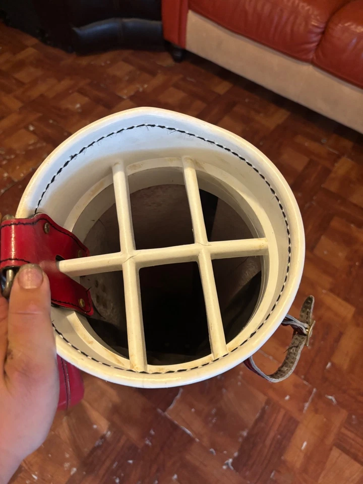 1970 复古经典 Titleist 红色/白色人造皮革高尔夫包 — 第 2/4 张图片