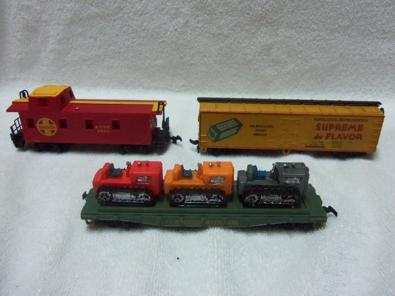 HO Gauge Box Car, Flat Bed With Dozers,Caboose, Very Good Condition--6 Inches 