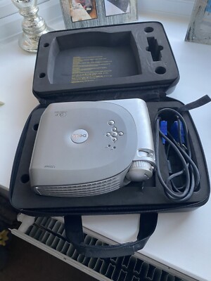Dell 1200MP DLP Projektor mit Koffer